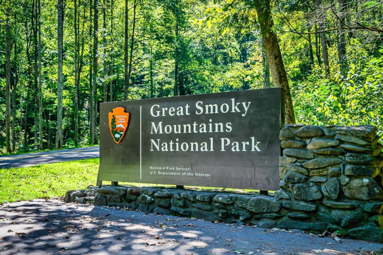 Mountains R Calling, Cozy Hideaway, King Beds, Hot-Tub, Arcade, Ev Ready Pigeon Forge Extérieur photo